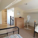 Modern One Bedroom * Saint-Mande-sur-Bredoire