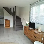 Modern One Bedroom * Saint-Mande-sur-Bredoire