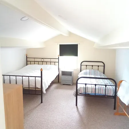 Modern One Bedroom Saint-Mande-sur-Bredoire