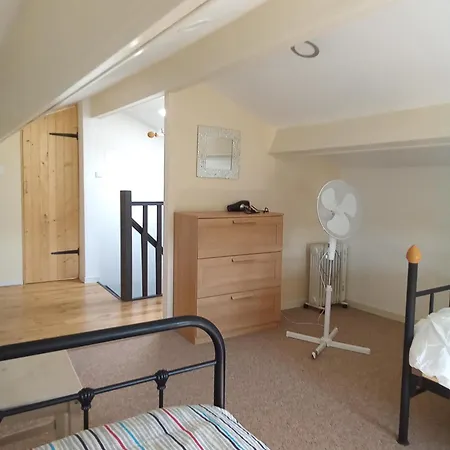 Modern One Bedroom * Saint-Mande-sur-Bredoire