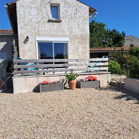 木屋 Modern One Bedroom Saint-Mande-sur-Bredoire