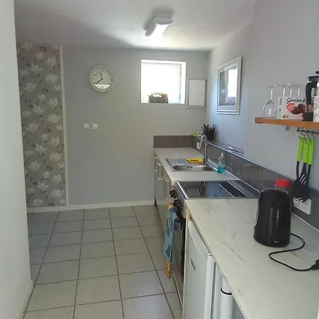 Modern One Bedroom * Saint-Mande-sur-Bredoire